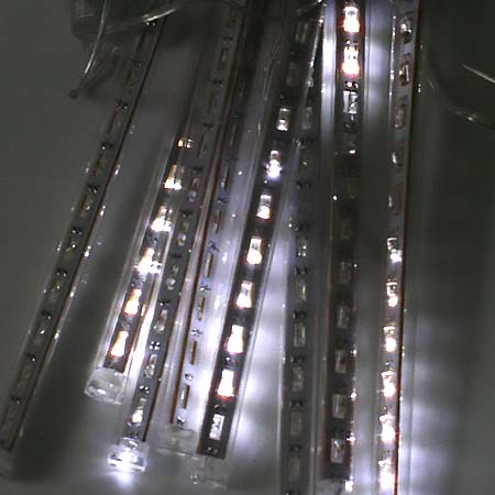 Vianočná LED ozdoba - exteriérové padajúce svetlo - biele, 8 svetelných trubičiek s dĺžkou 20 cm