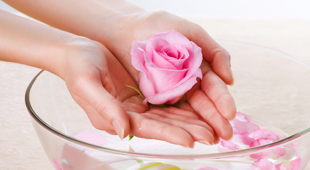 Zaslúžený relax pre Vaše ruky - wellness manikúra.